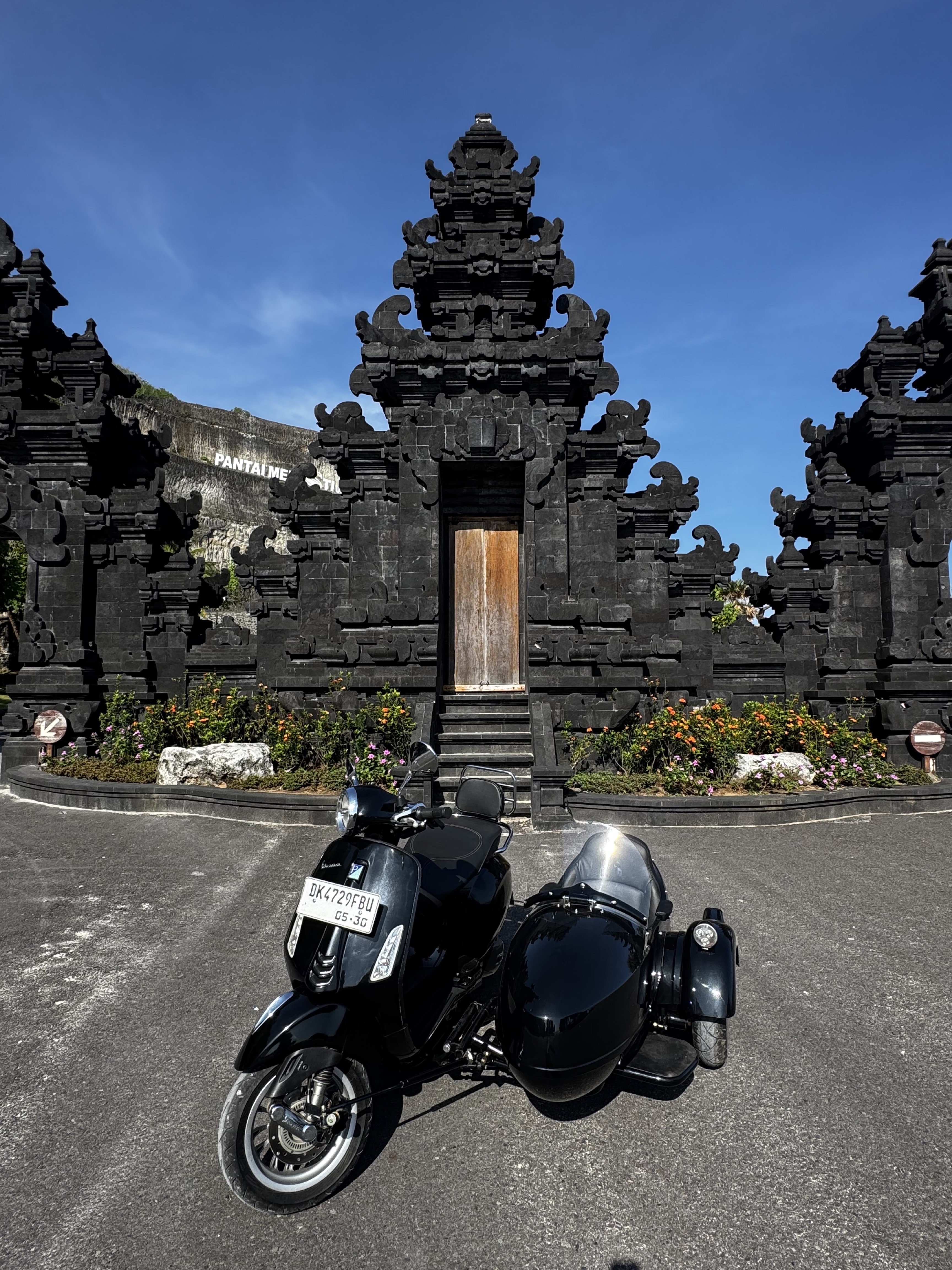 Vespa sidecar in Bali